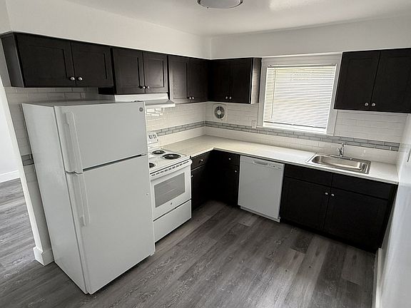 3rd image of 33 Willow Dr #2505