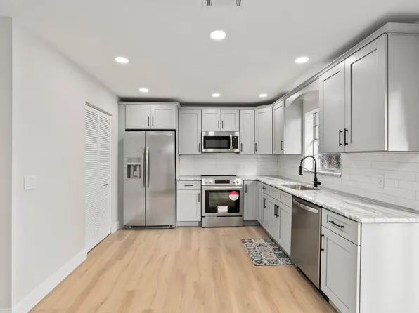 2337 NE 16th Court, Jensen Beach, FL 34957