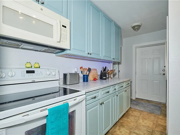 16820 Banyon Ct — Photo 7