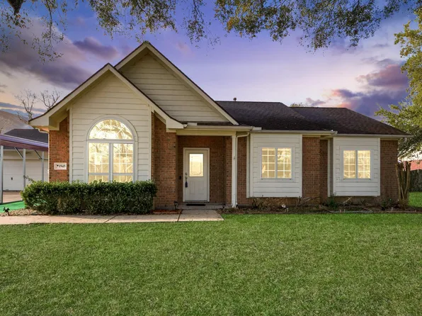 1945 Dorothy Ln, Sealy, TX 77474