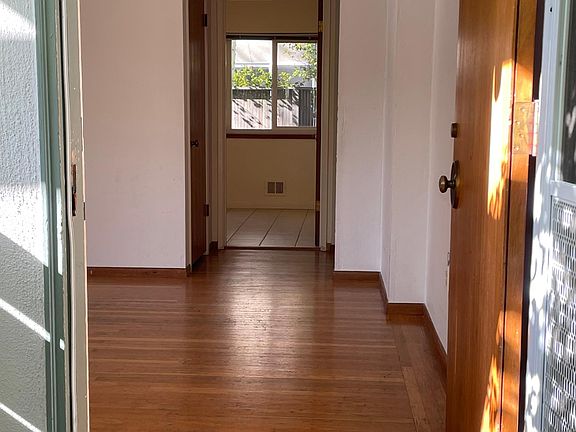 3rd image of 449 Hawthorne Ave