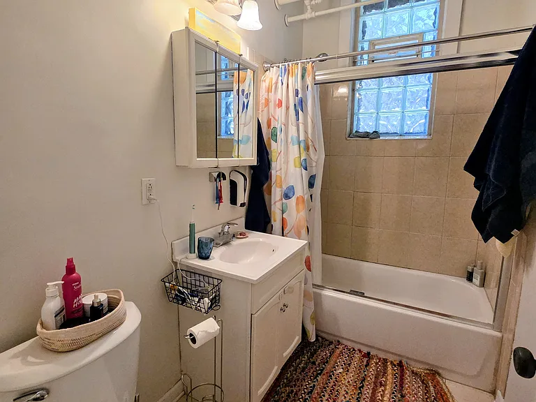 2537 N Downer Ave #14 — Photo 10
