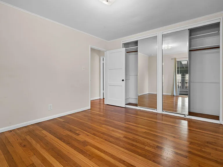 415 Bay Rd — Photo 20