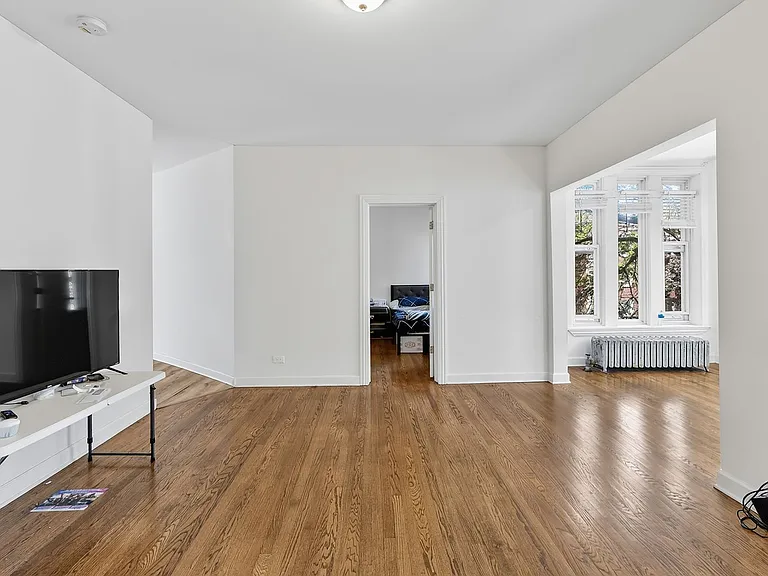 6565 N. Lakewood Renovated Rogers Park Apartments — Photo 39