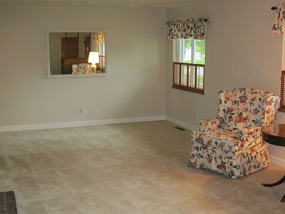 5th image of 917 Hollendale Dr