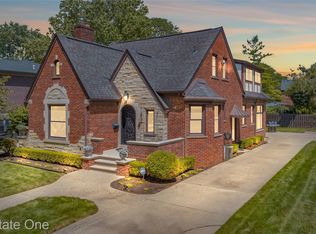 8124 Huntington Rd, Huntington Woods, MI 48070