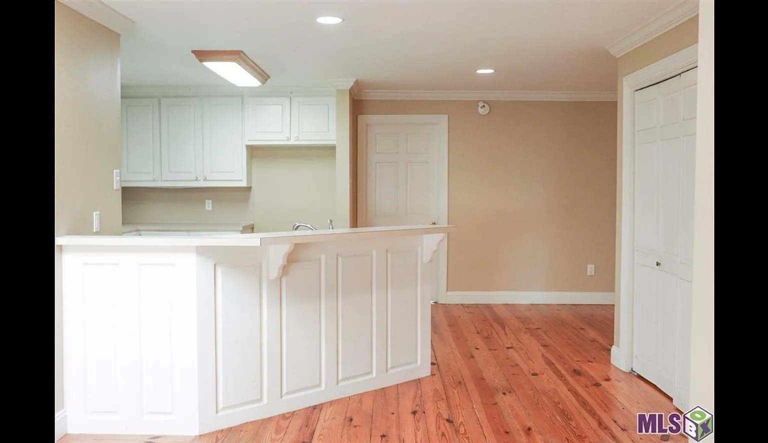 2BR 2BA 3rd Street Downtown — Photo 3