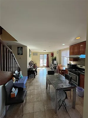 Sold by Remax Real Estate Professionals | media 19