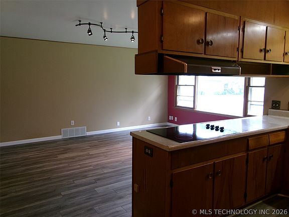 5th image of 2425 Hilltop Ave
