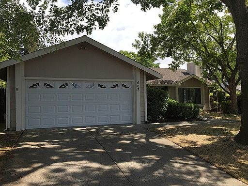 1st image of 607 Willow Creek Dr