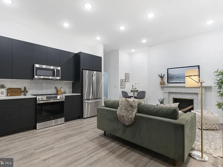 1602 Locust St #4-401 — Photo 9