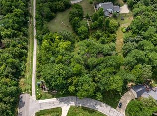 9032 Redbud Ln, Lenexa, KS 66220