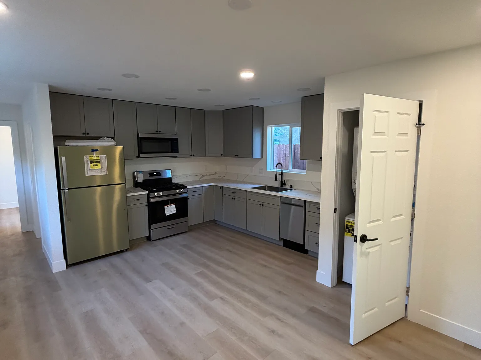2 bed, 704 sqft, $1,650 — Photo 3
