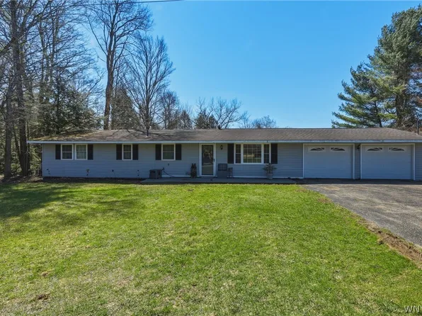 11609 Grove St, Delevan, NY 14042