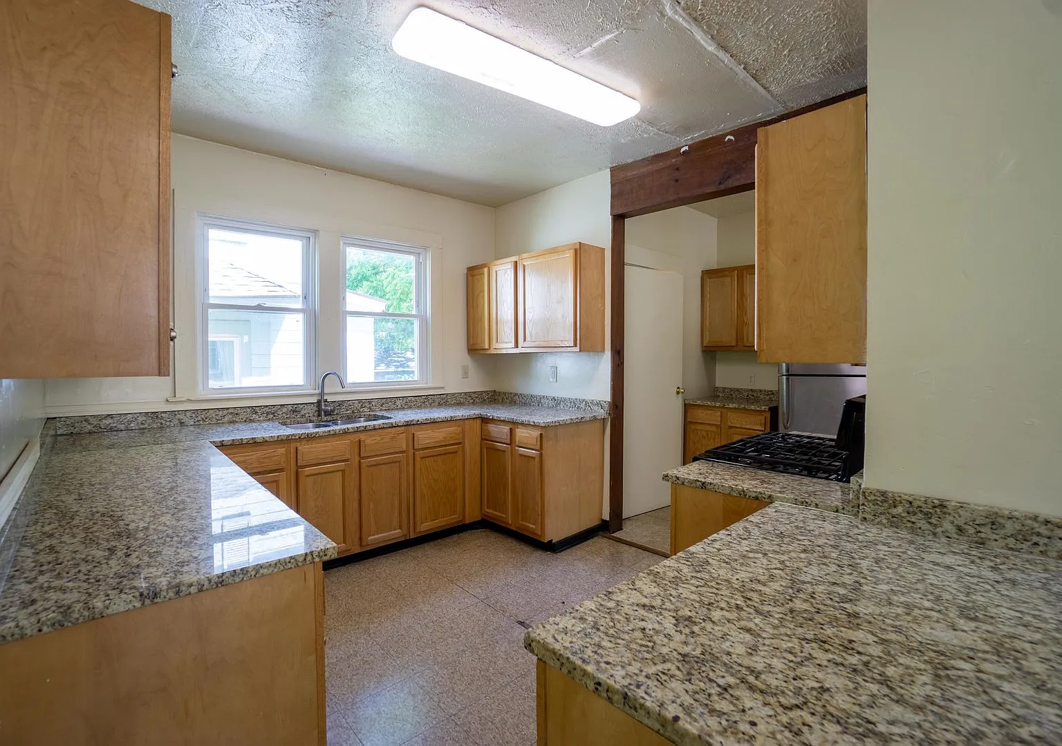 965 Lancaster Ave - Available 6/1/27 - Single Family Home — Photo 2