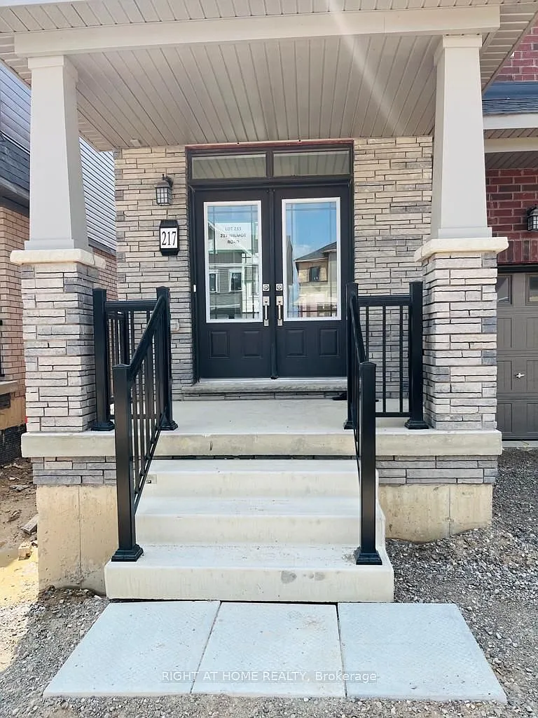 4 bed, $2,600 — Photo 2