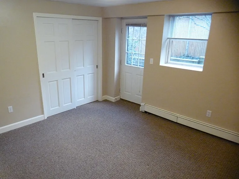44 Lawrence Ln — Photo 8