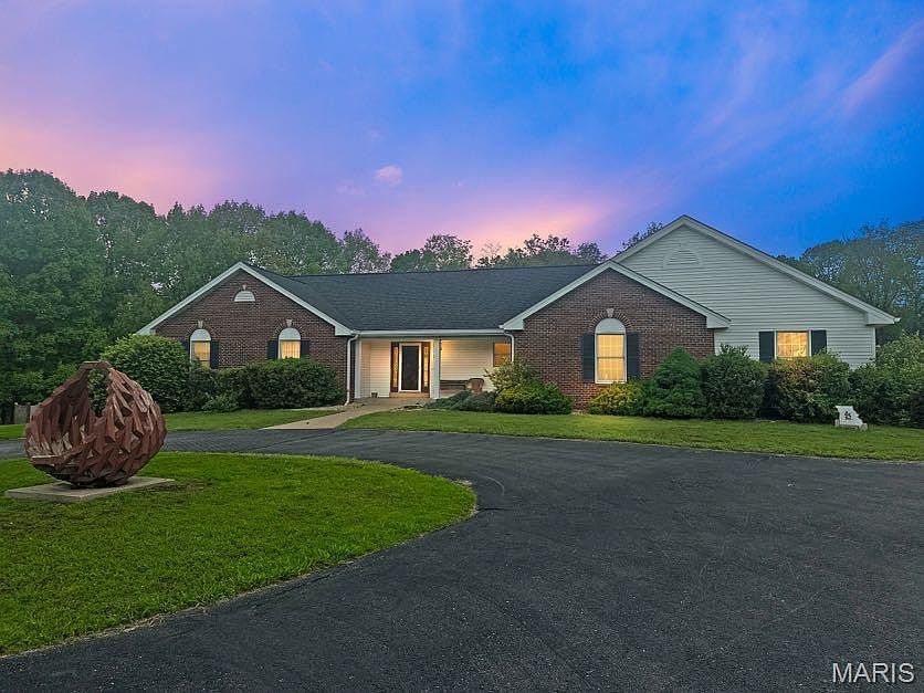 1st image of 2 Carrico Oaks Ct