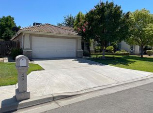 5577 W Oak Ave, Fresno, CA 93722