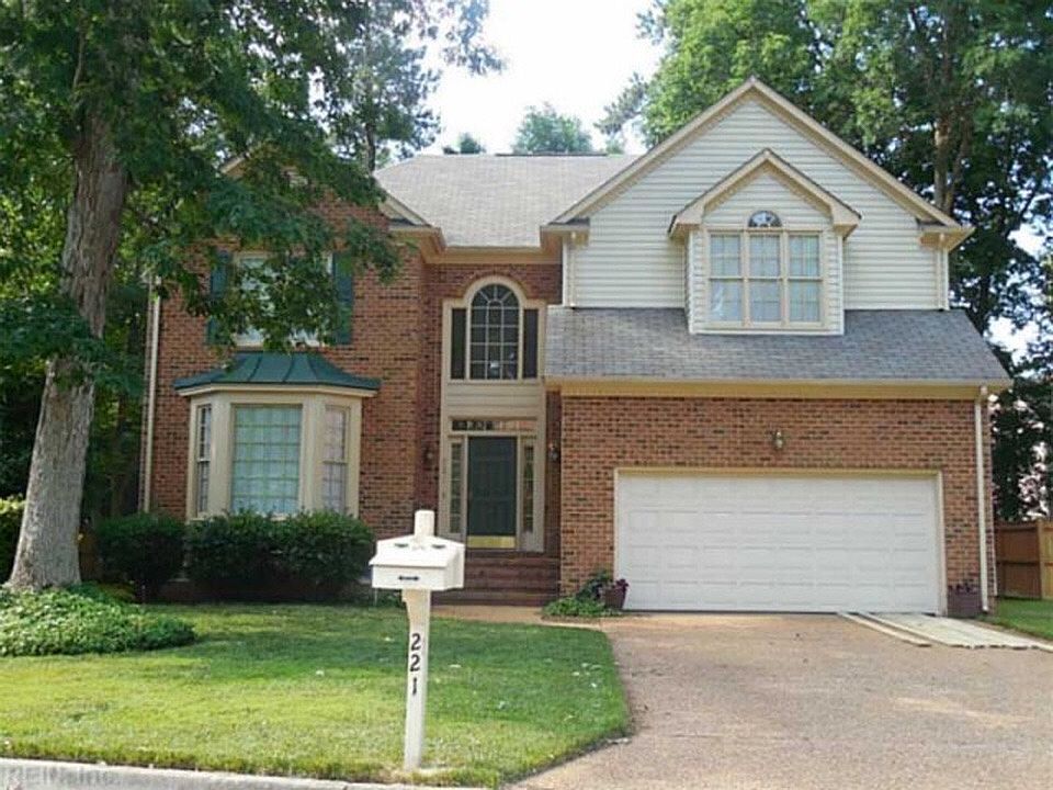 1st image of 221 Clayton Dr