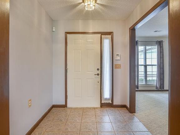 5th image of 11 Larchmont Ln