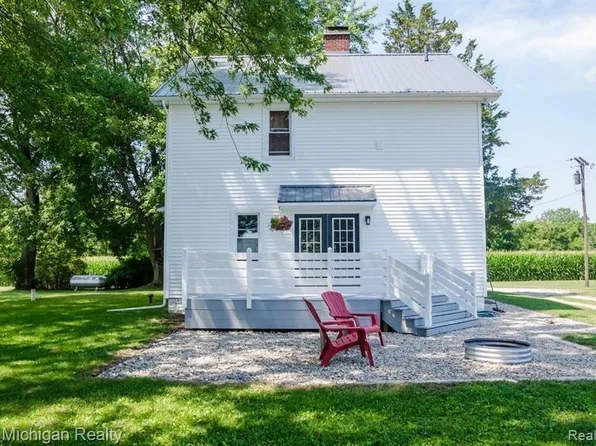 18280 Collins Rd, Dundee, MI 48131