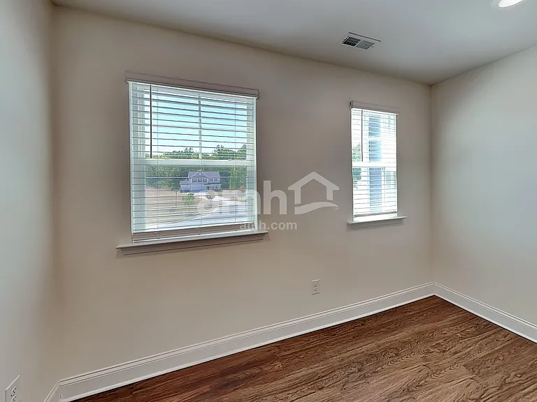 334 Elmhurst Dr — Photo 14