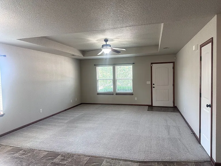 108 SE Rose Garden Ln — Photo 3