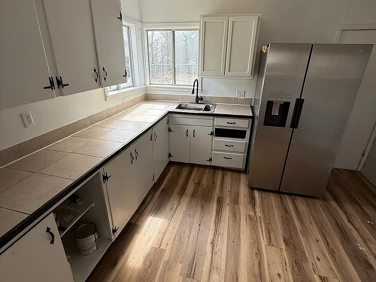 1001 N Hobson Ave — Photo 6