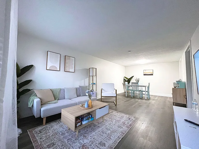 Pine Grove Apartments — Photo 3