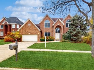 6724 Lakeview Ct, Woodridge, IL 60517
