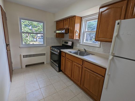 2nd image of 4676 192nd St Floor 1