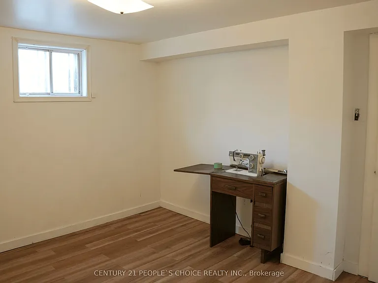 7 N Heights Rd — Photo 16