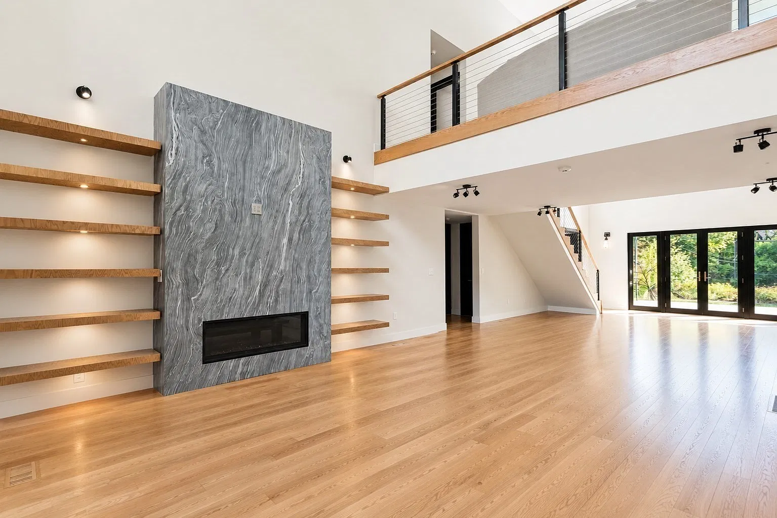 6 bed, 8.0 bath, 9825 sqft, $19,800 — Photo 2