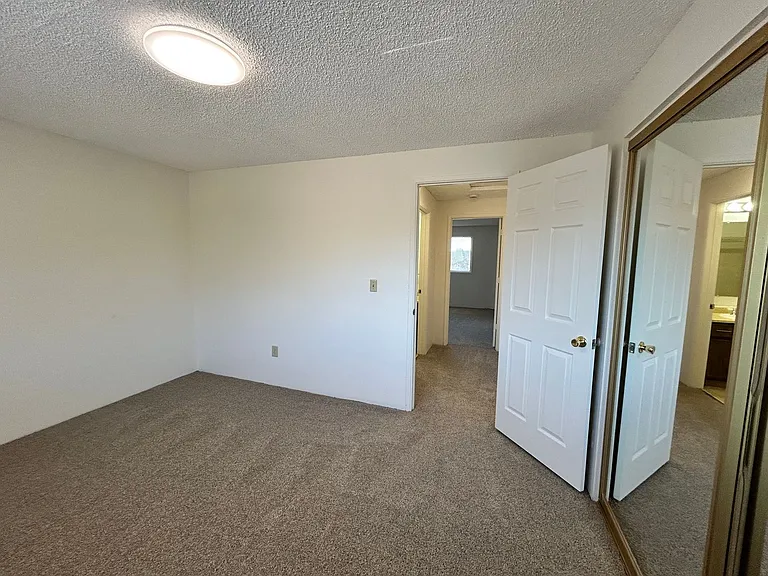 834 Homedale Rd — Photo 19
