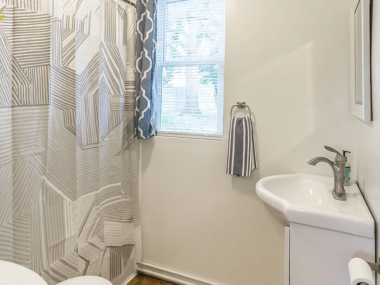 1324 W Sioux St — Photo 6
