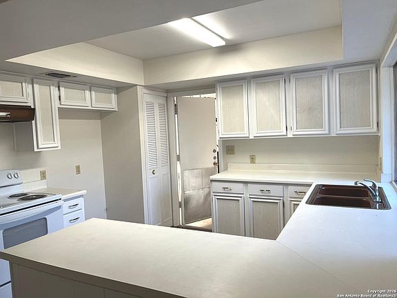 5th image of 7214 CASTLE COURT DR
