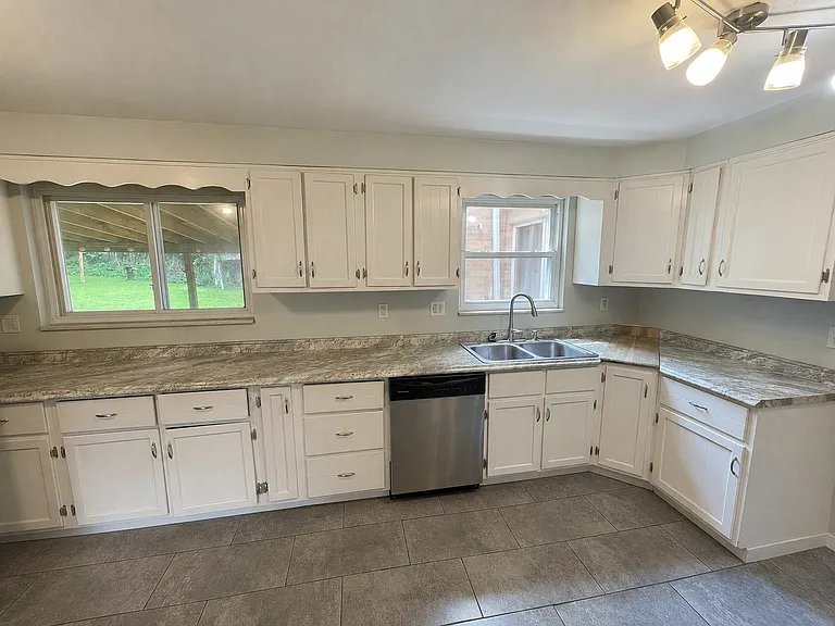 926 Tropical Ave — Photo 12