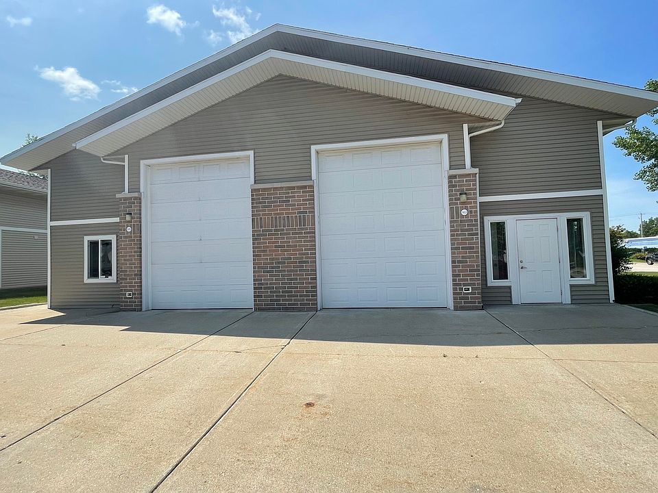 1st image of 1603/1605 Square Cir