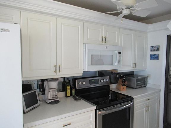 3rd image of 320 Seaview Ct APT 112
