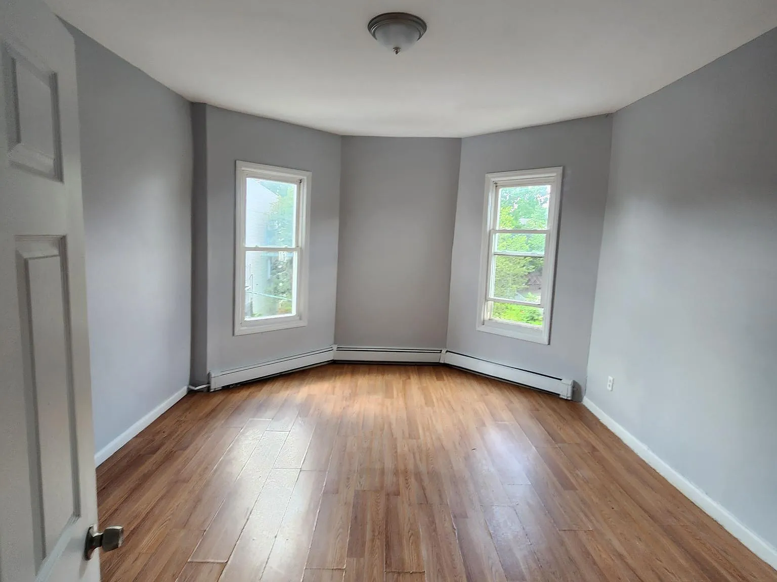 3 bed, $1,800 — Photo 1