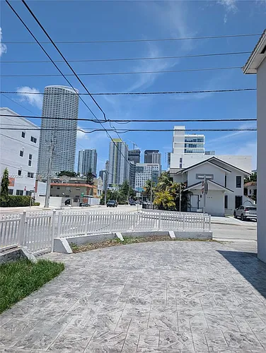 500 SW 7th St #LOWER Photo 1