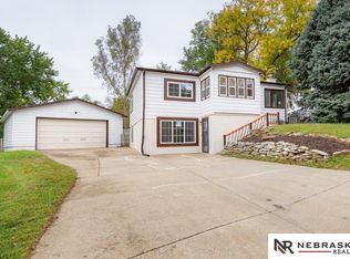 7525 Edward Ave, La Vista, NE 68128