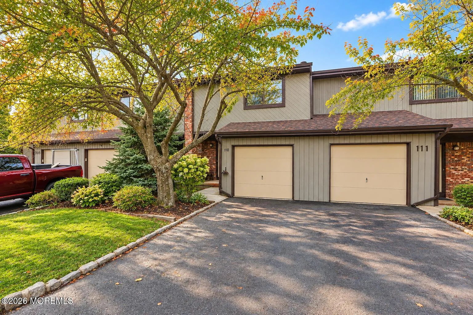 2 bed, 1.5 bath, 2390 sqft, $3,200 — Photo 1