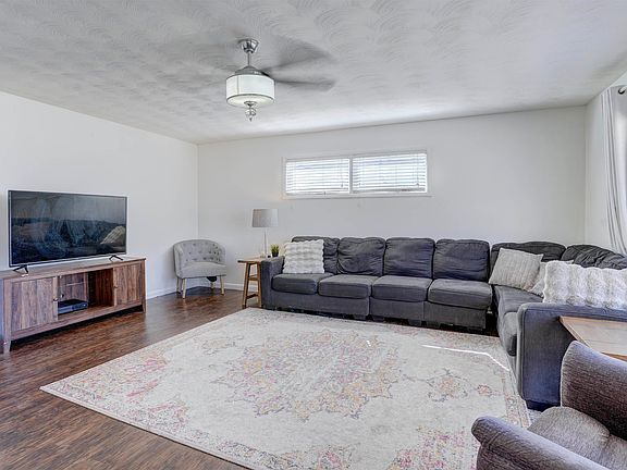 4th image of 2221 Edgemont Dr