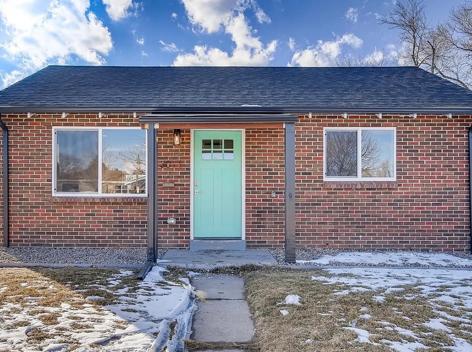 3011 Oneida St — Photo 1