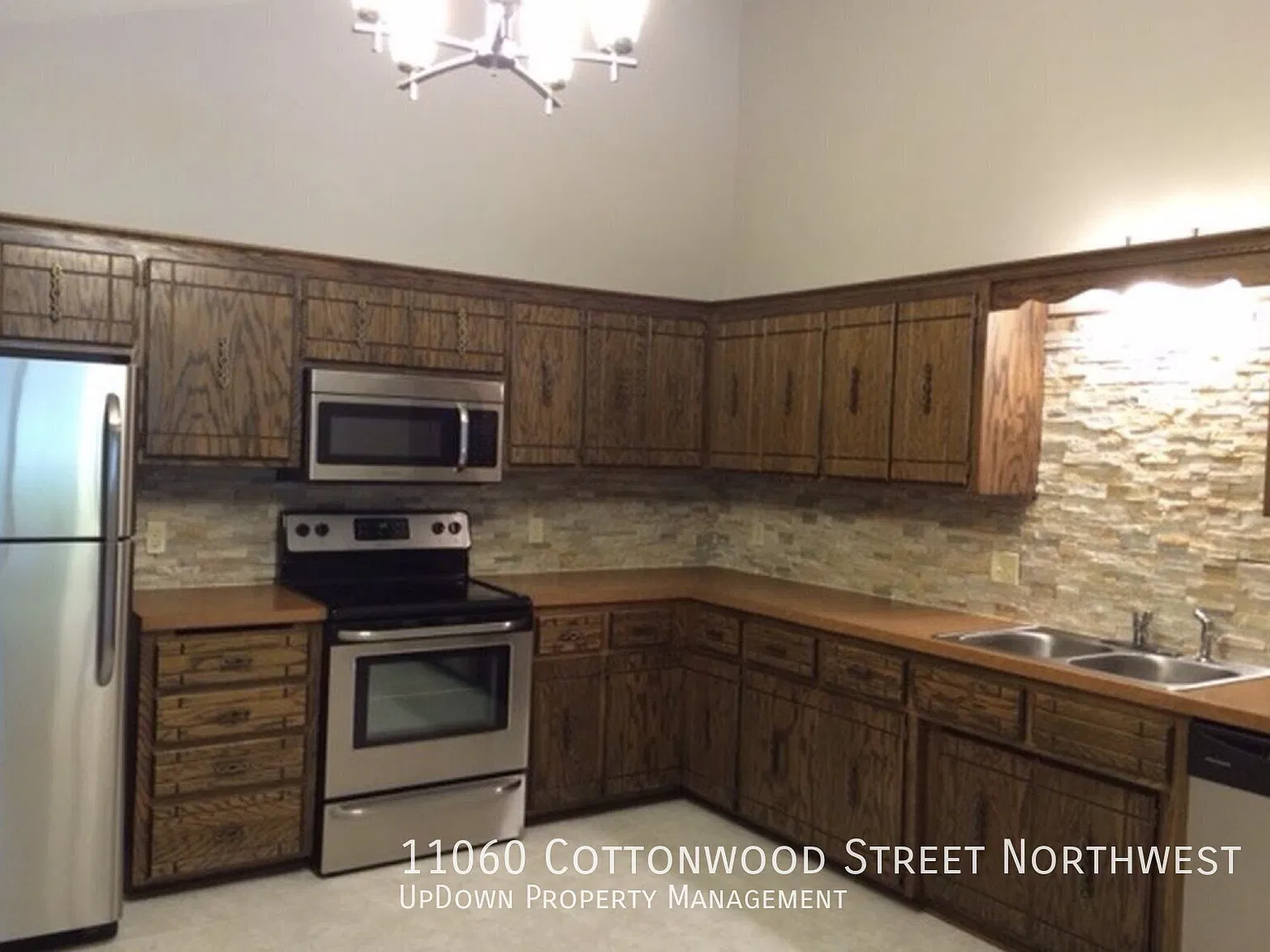 "Charming 2-Bedroom Retreat in Coon Rapids - Cozy Comfort Awaits!" — Photo 4