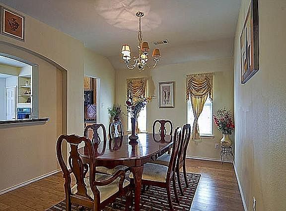 3rd image of 1409 Crutchfield Ln