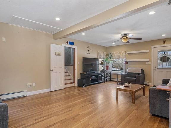 3rd image of 62 Hancock St