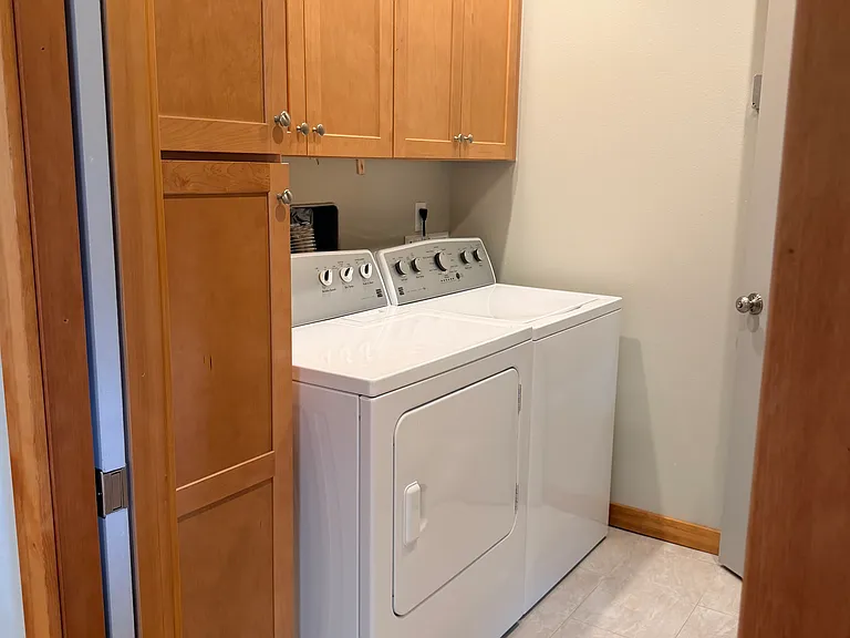 565 SE 10th Pl #ADU — Photo 3